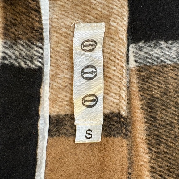 Elegant Plaid Mini Skirt in Tan and Black - Picture 4 of 7